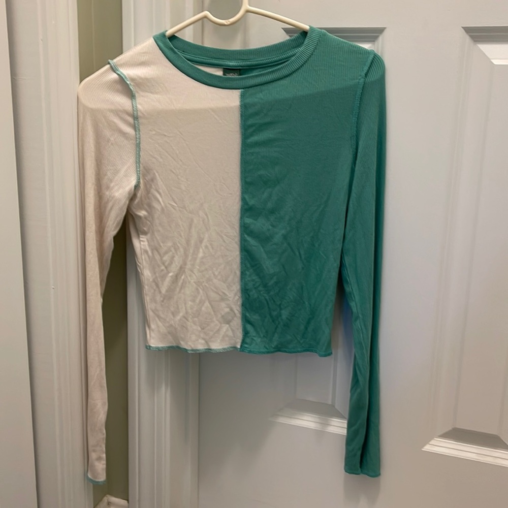NWT Wild Fable Women’s size S long sleeved cropped shirt